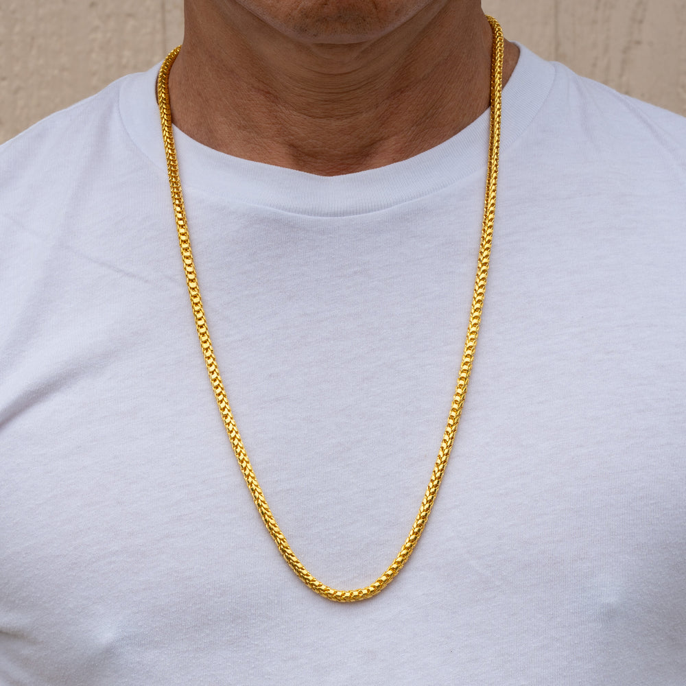 Model wearing 24k gold Franco chain necklace, 4.5mm width, 28 inch length